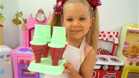 videos de roma|Diana y Roma Juegan a la Tienda de Helados .